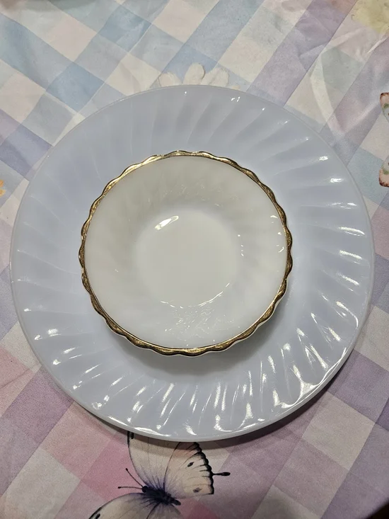 Anchor Hocking Bowl W/Gold Trim & Plate - Picture 2 of 7